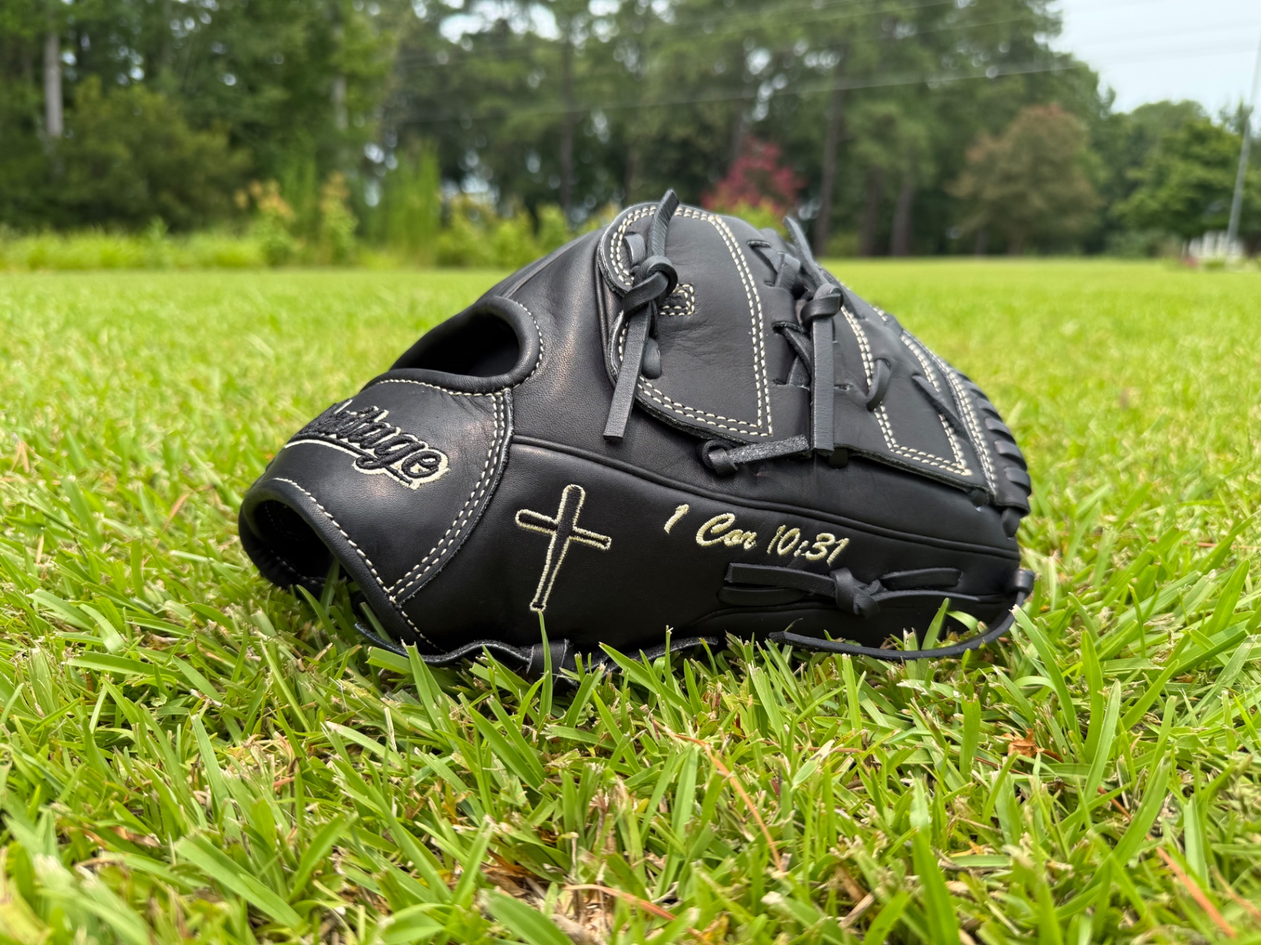 Black Heritage glove with cross and '1 Cor 10:31' embroidery