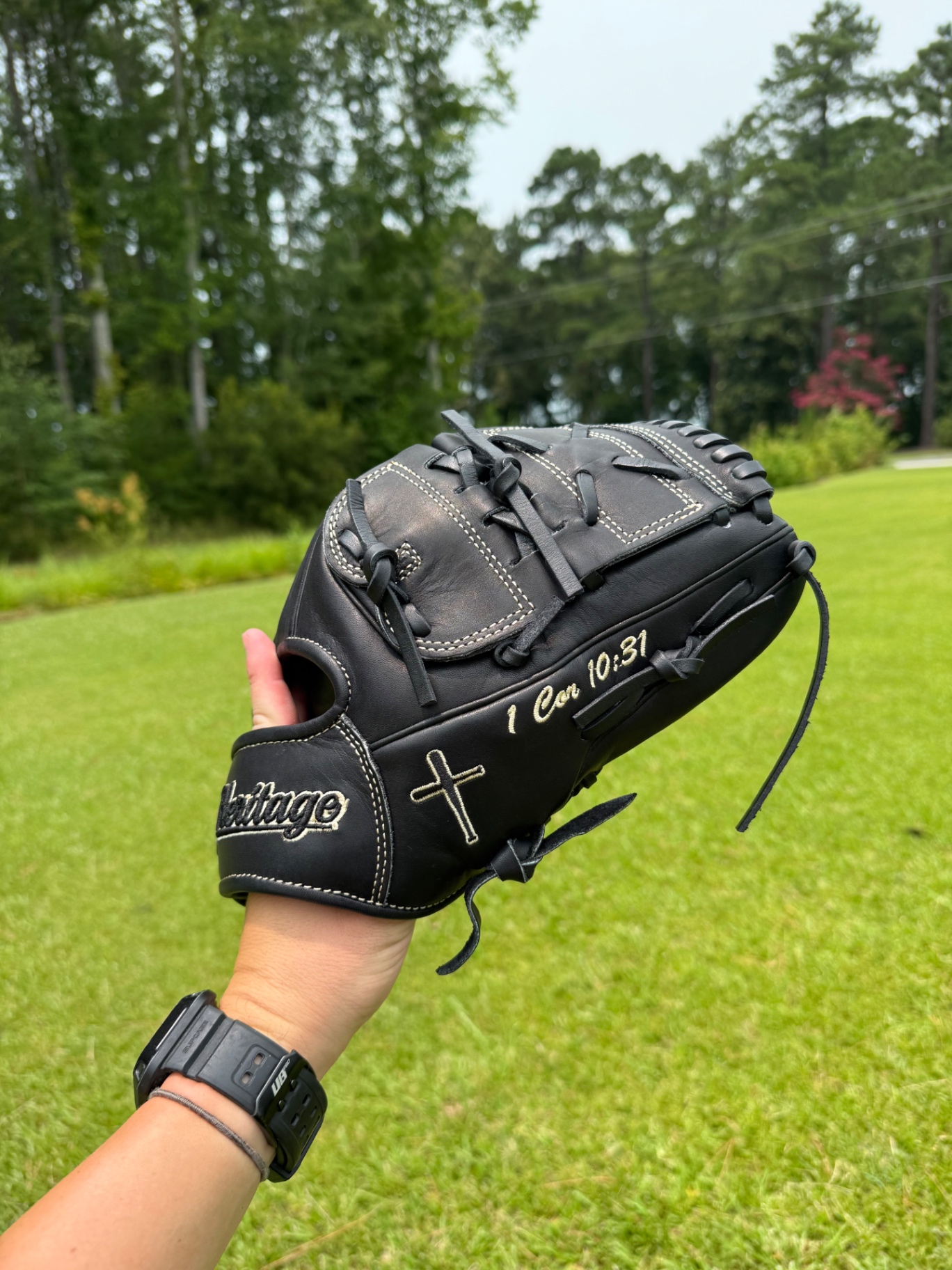 Black Heritage glove with cross and '1 Cor 10:31' embroidery
